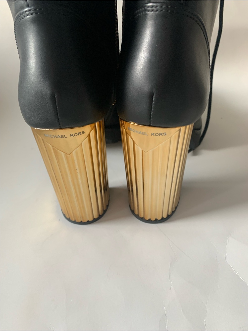 New Michael Kors Leather Lace-Up Ankle Boot with Gold Block Heel Size 7 M - Picture 3 of 6